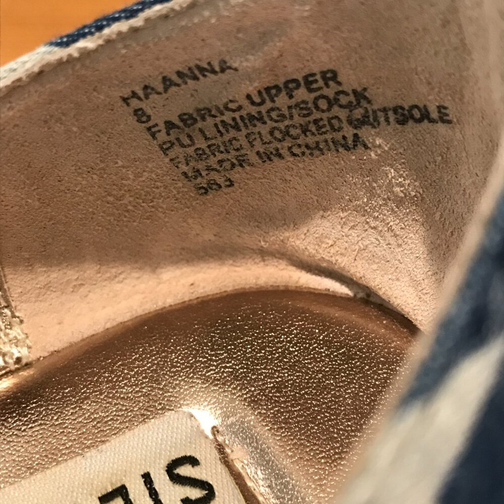 Steve Madden Women's Blue Star Print Pointed Flats - Picture 4 of 5